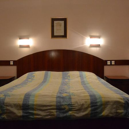 Hotel Mimoza Куманово Екстер'єр фото