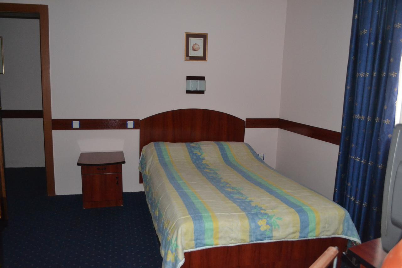 Hotel Mimoza Куманово Екстер'єр фото