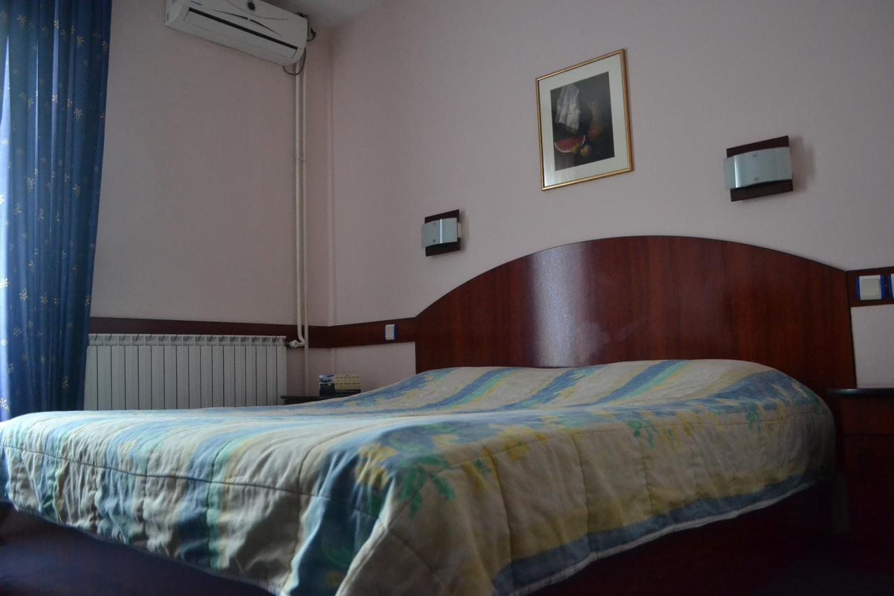 Hotel Mimoza Куманово Екстер'єр фото