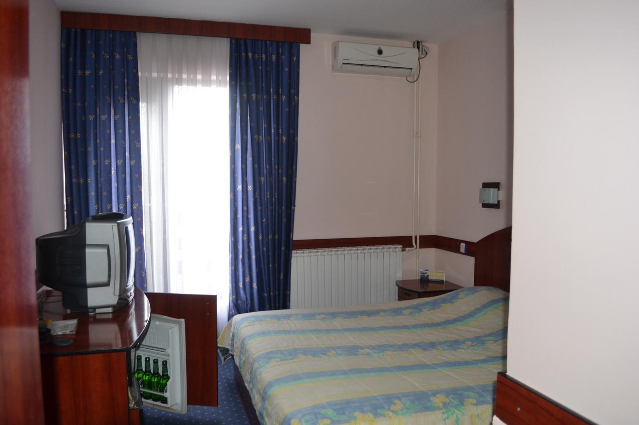 Hotel Mimoza Куманово Екстер'єр фото